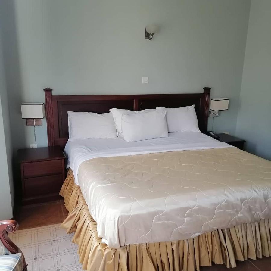 The Congress Hotel Accra Bagian luar foto